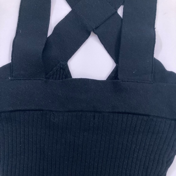 Jack & Jill Cropped Ribbed Black Key Hole Top - Picture 6 of 9